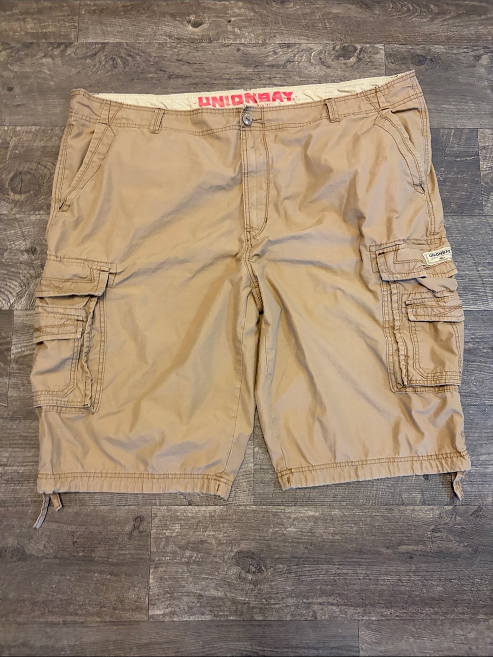 UNIONBAY Men's Tan Cargo Shorts with Multi-Pocket Design
